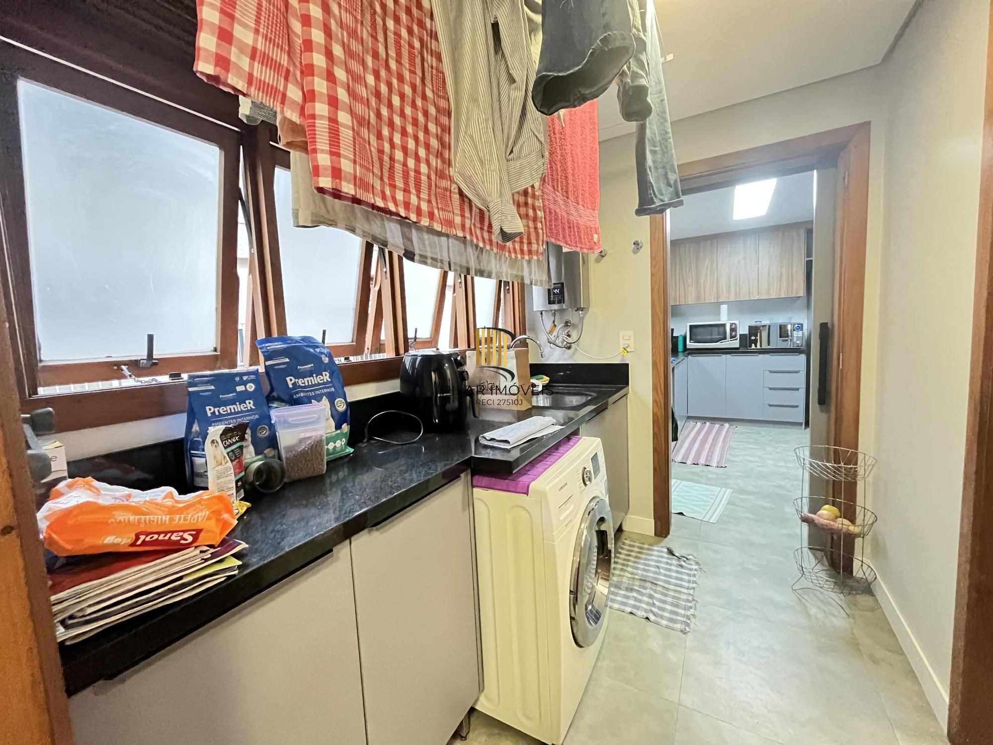 Apartamento de 3 quartos, 2 suítes, 1 americana e 2 vagas no bairro Farroupilha