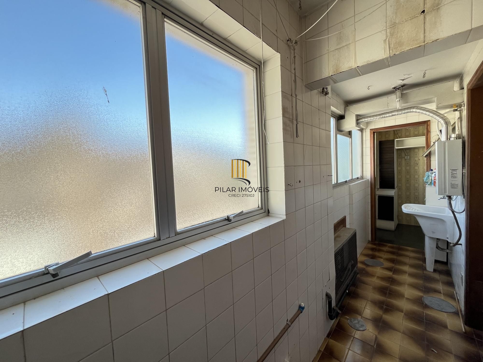 Apartamento de 3 quartos, suíte e 2 vagas de garagem no bairro Auxiliadora POA