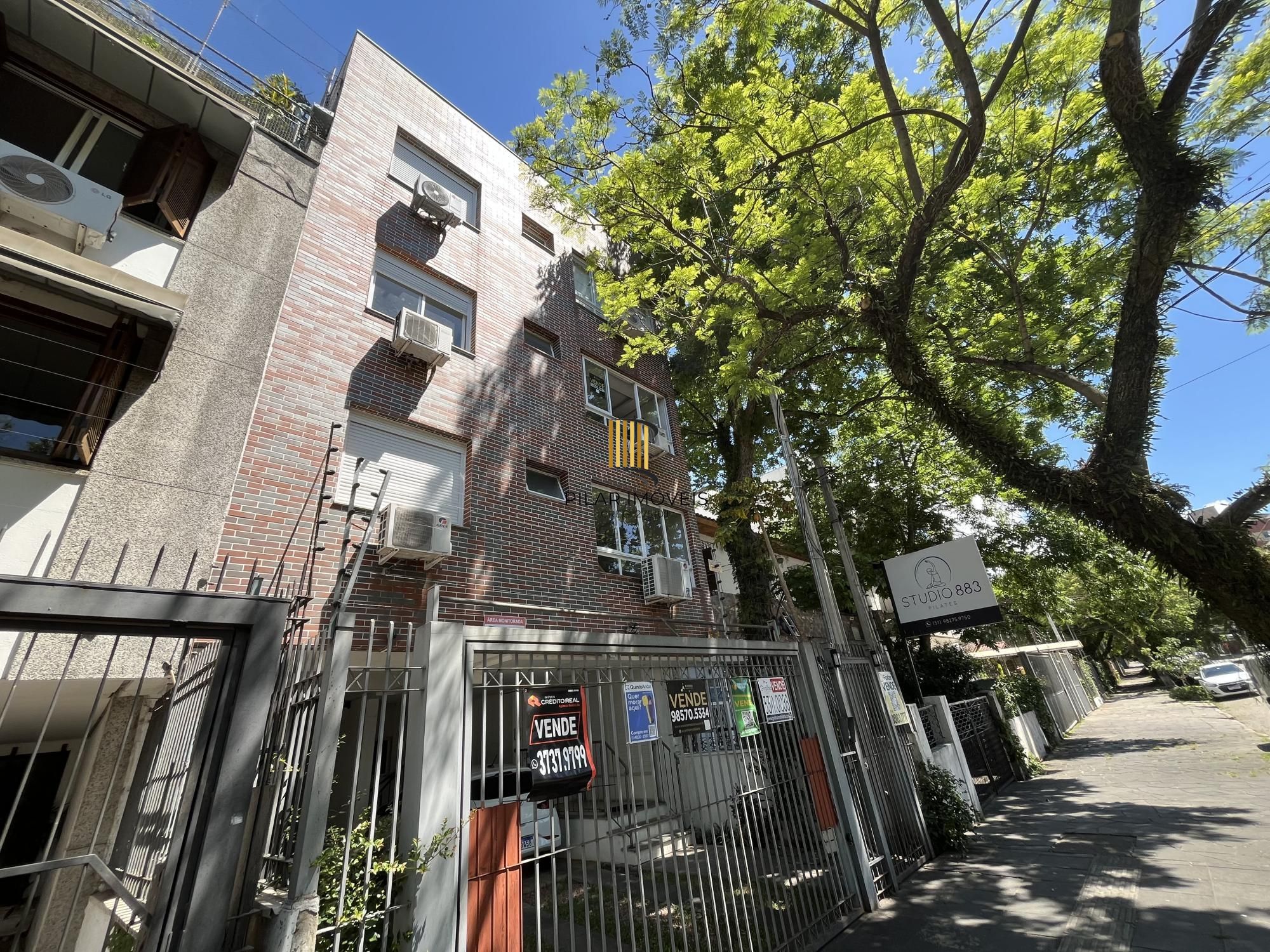 Apartamento de 2 quartos, suíte e 1 vaga de garagem no bairro Santana em POA/RS