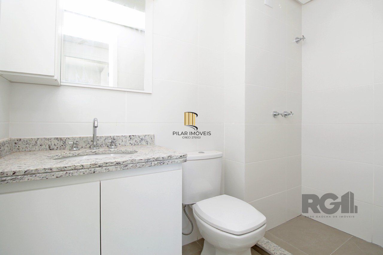 Apartamento de dois dormitórios, suíte e uma vaga de garagem no bairro Petrópolis em Porto Alegre.