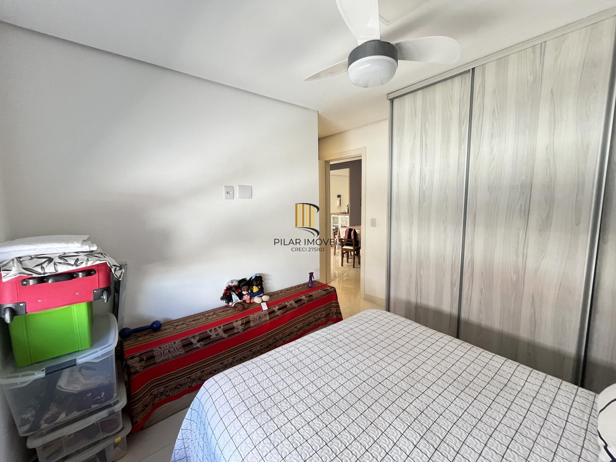 Apartamento de 2 quartos, suíte e 1 vaga de garagem no bairro Santana em POA/RS