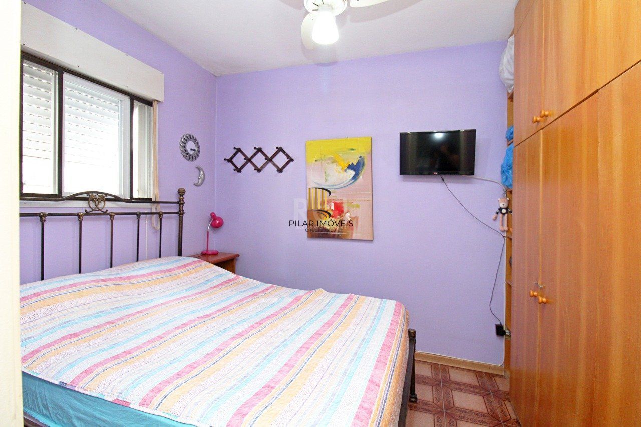 Cobertura de dois dormitórios e dois banheiros, próximo ao hospital Moinhos de Vento e shopping total, bairro Floresta em Porto Alegre.