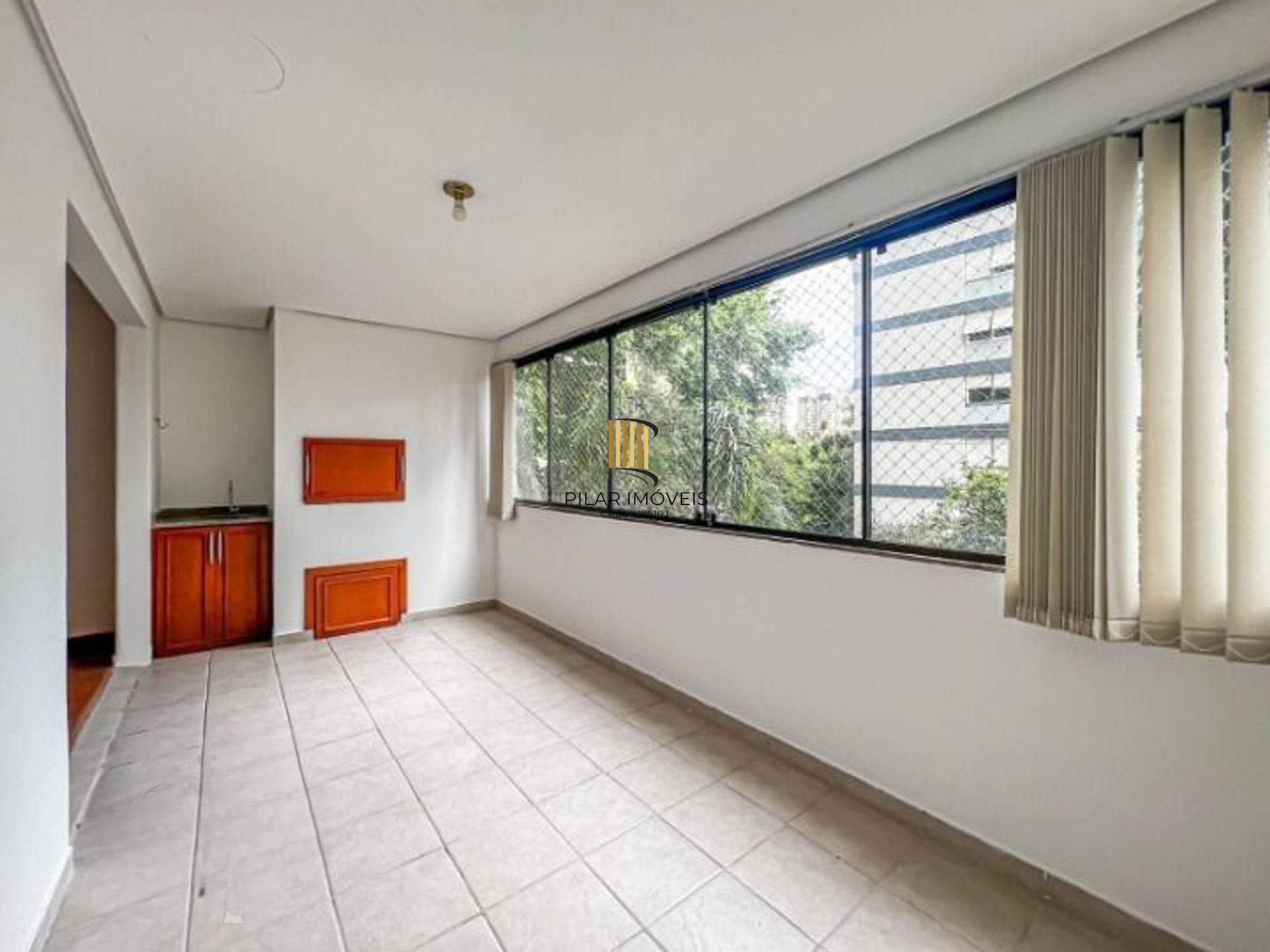 Apartamento de 3 quartos, suíte e 1 vaga de garagem no bairro Menino Deus em POA