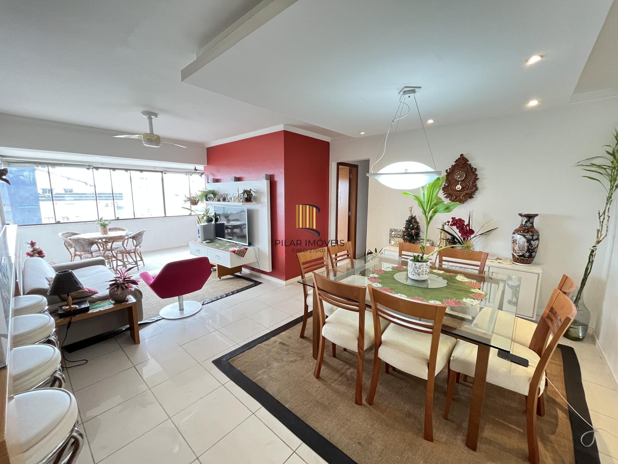 Apartamento de três dormitórios, suíte e uma vaga de garagem no bairro Santana