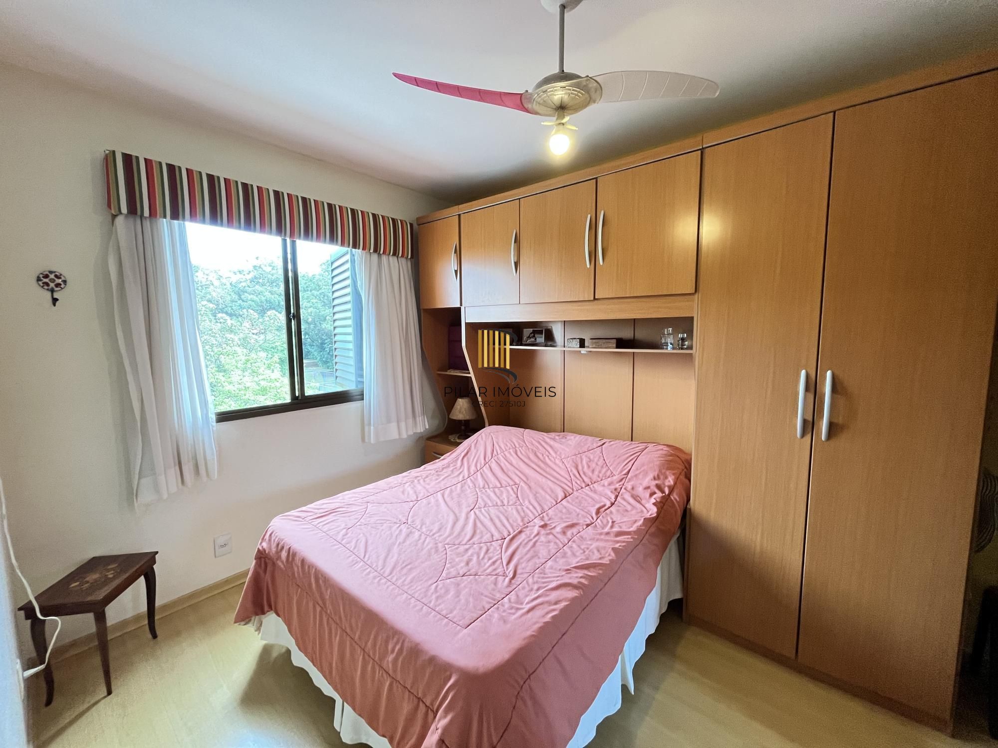 Apartamento de 2 quartos e 1 vaga de garagem no bairro Jardim Carvalho em POA/RS