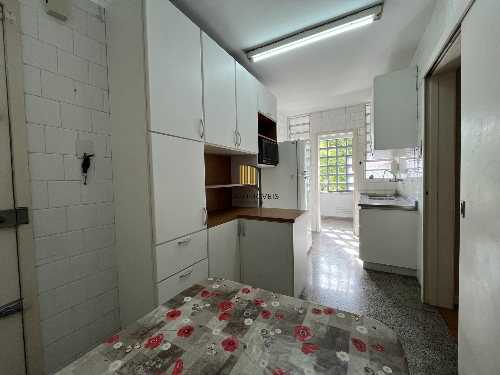 Apartamento de dois quartos e uma vaga de garagem no bairro Auxiliadora em POA