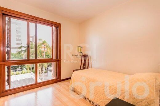 Cobertura para Venda - 244m², 3 dormitórios, sendo 1 suites, 2 vagas - Petrópolis