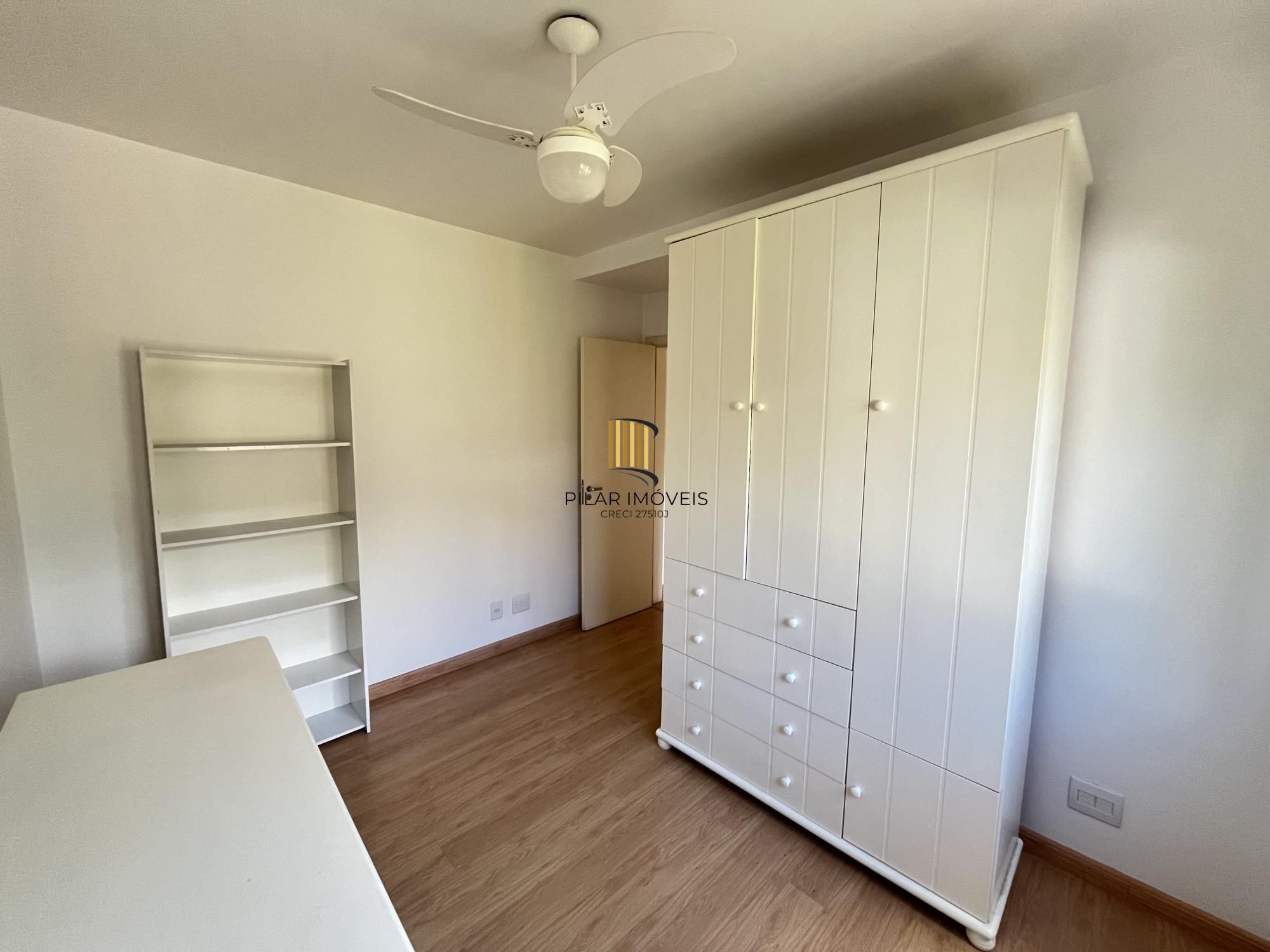 Apartamento de 3 quartos, suíte e 2 vagas de garagem no bairro Petrópolis.