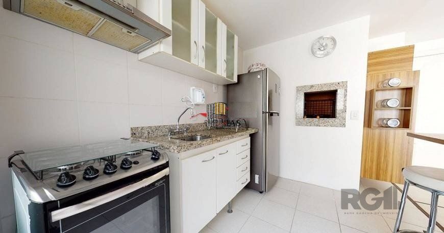 Vende Excelente Apartamento no Bairro Passo da Areia - Porto Alegre