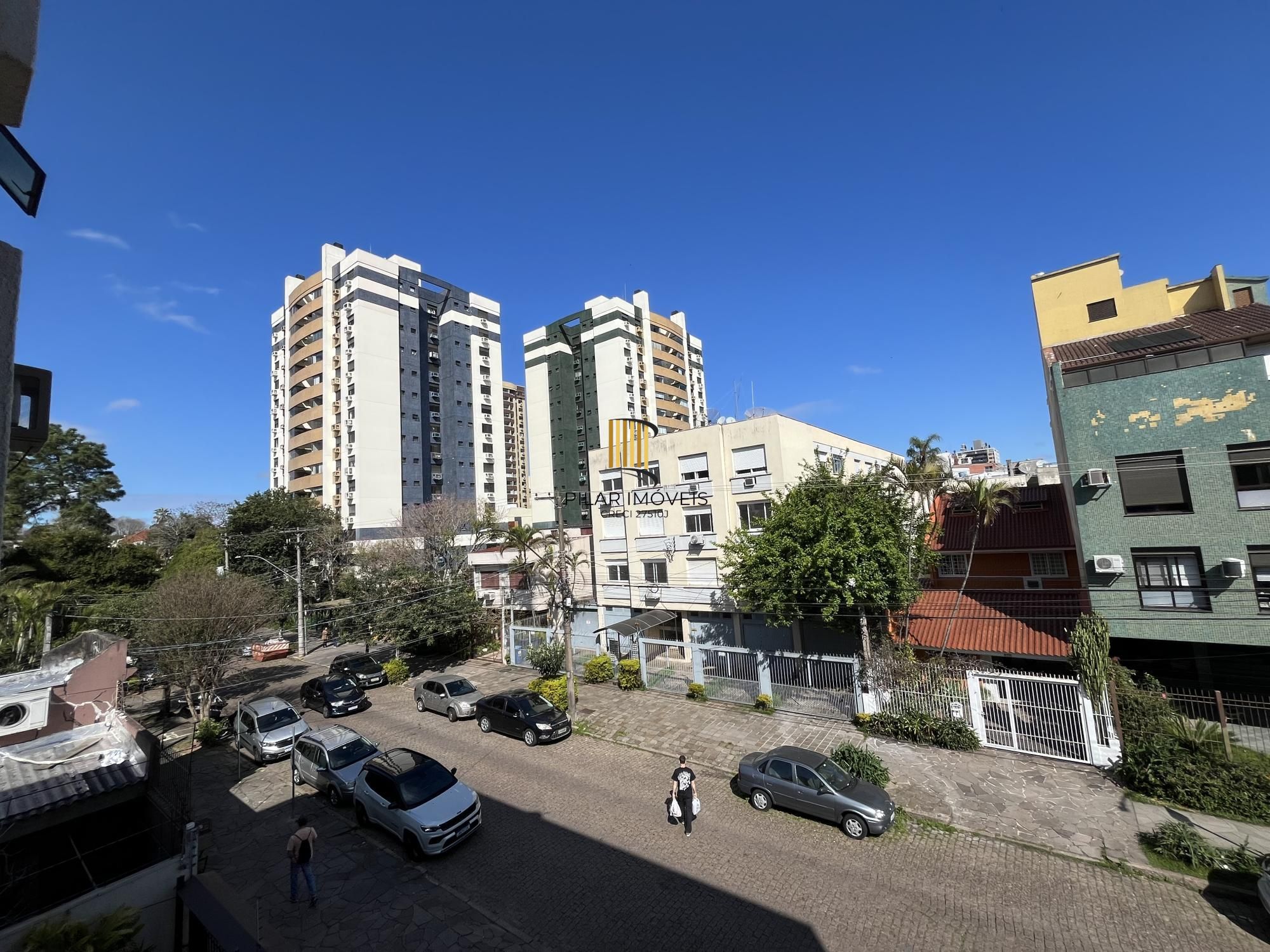 Apartamento de 2 quartos e 1 vaga de garagem bairro Menino Deus em Porto Alegre