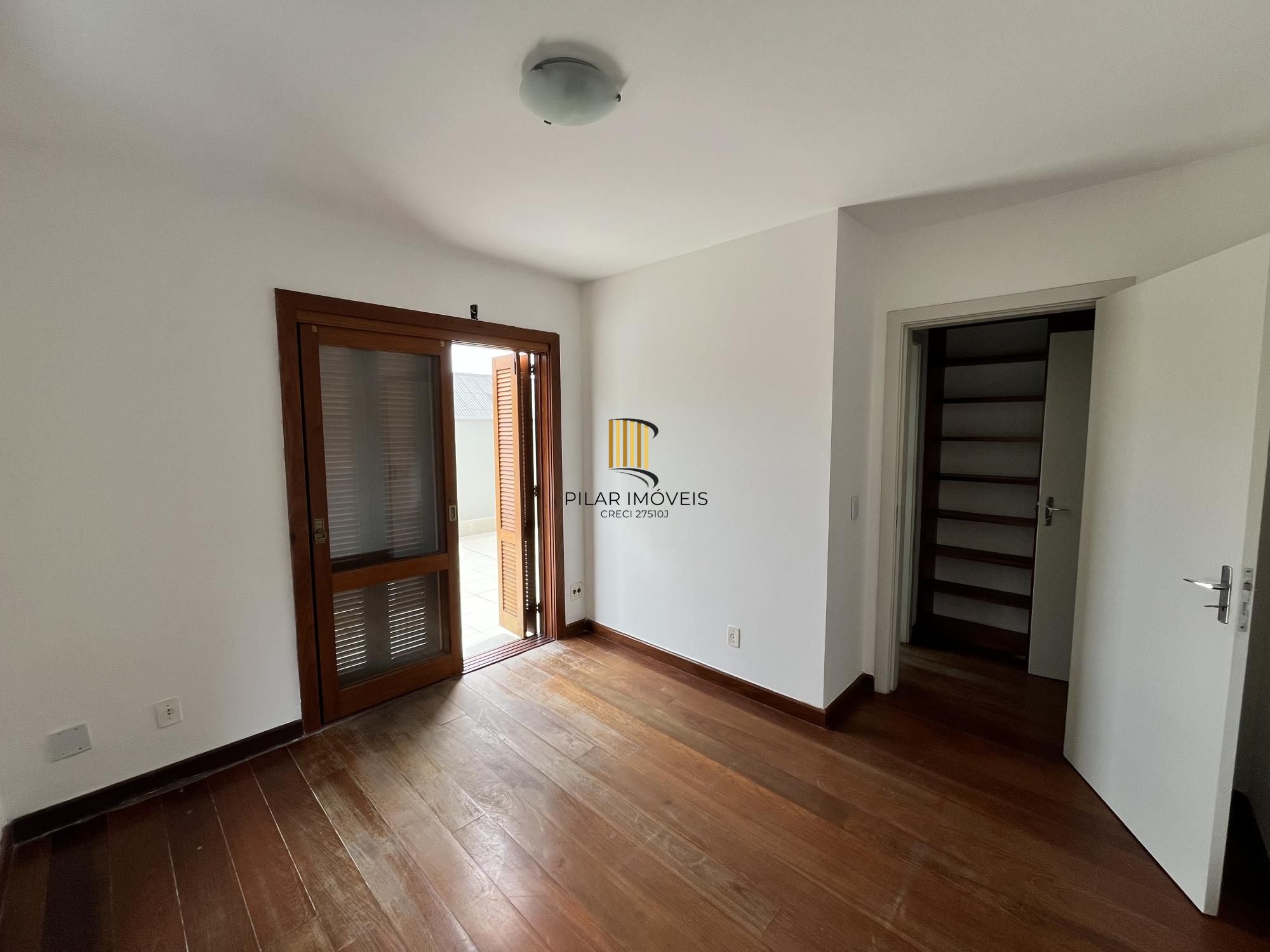 Apartamento de 1 quarto com sacada e 1 vaga de garagem no bairro Farroupilha