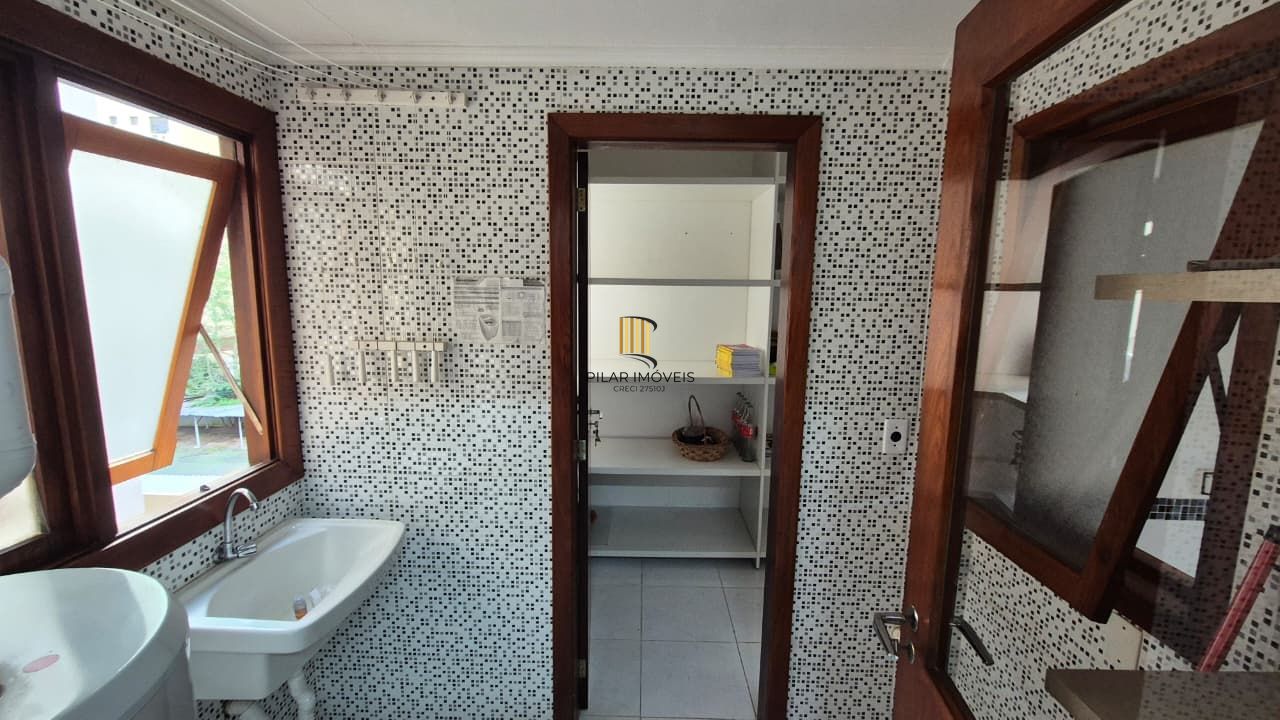 apartamento de 2 quartos, suíte e 1 vaga de garagem no bairro Menino Deus