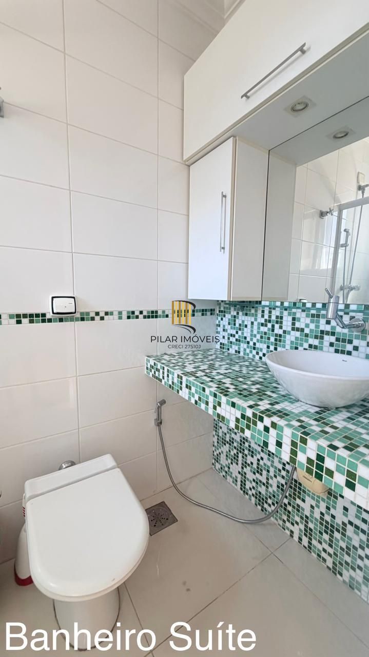 Apartamento de 2 quartos, suíte e 1 vaga de garagem no bairro Menino Deus em POA