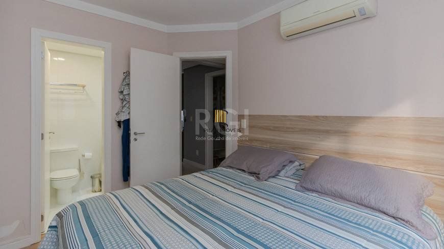 Apartamento de 3 dormitórios e 1 suíte no bairro Floresta em Porto Alegre