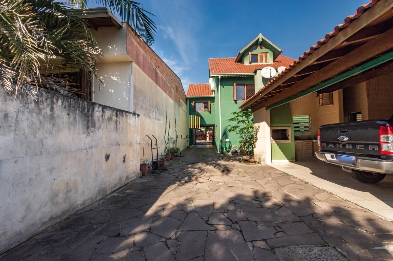 Casa 4 dormitórios no bairro Vila Jardim