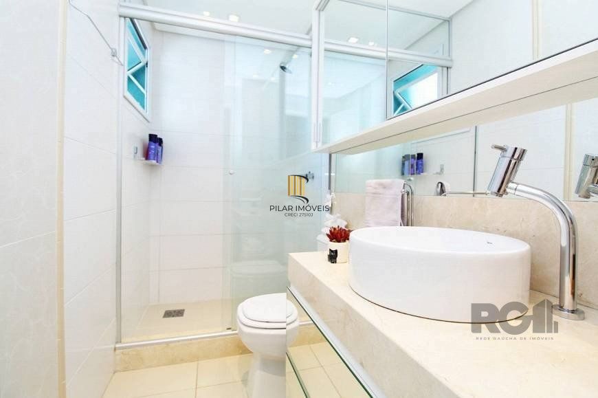 EXCELENTE OPORTUNIDADE! 120m2, 2 VAGAS, ANDAR ALTÍSSIMO COM VISTA PARA AEROPORTO! Apartamento 3 dormitórios (sendo 1 suíte) 