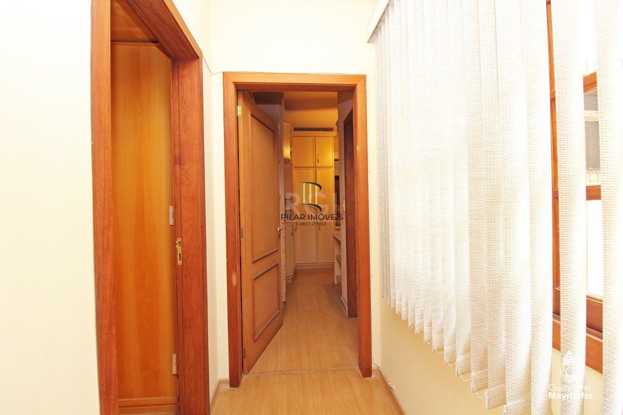 Casa para Venda - 347m², 5 dormitórios, sendo 2 suites, 3 vagas - São João