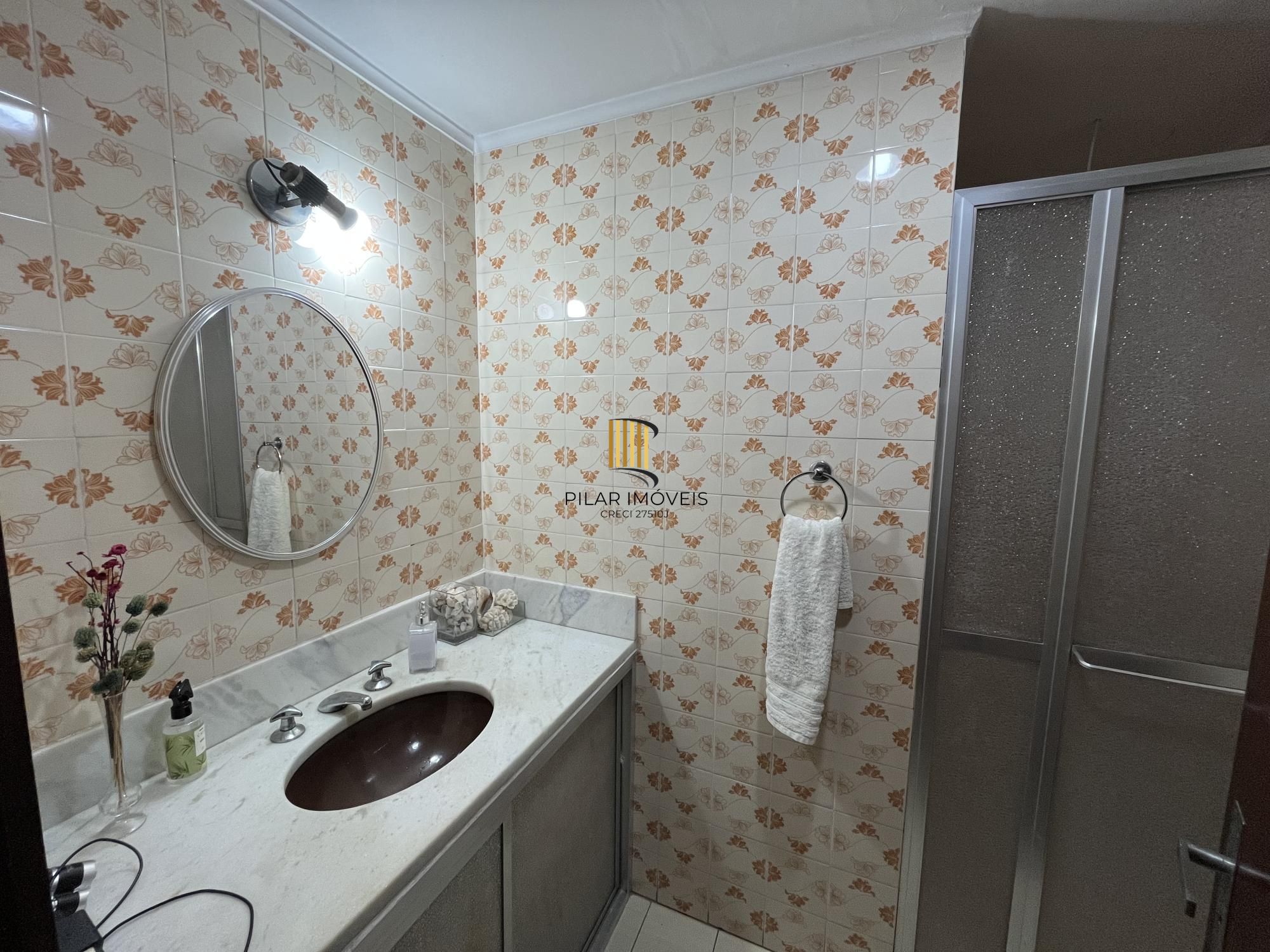 Apartamento de dois quartos com suíte no bairro Menino Deus em Porto Alegre