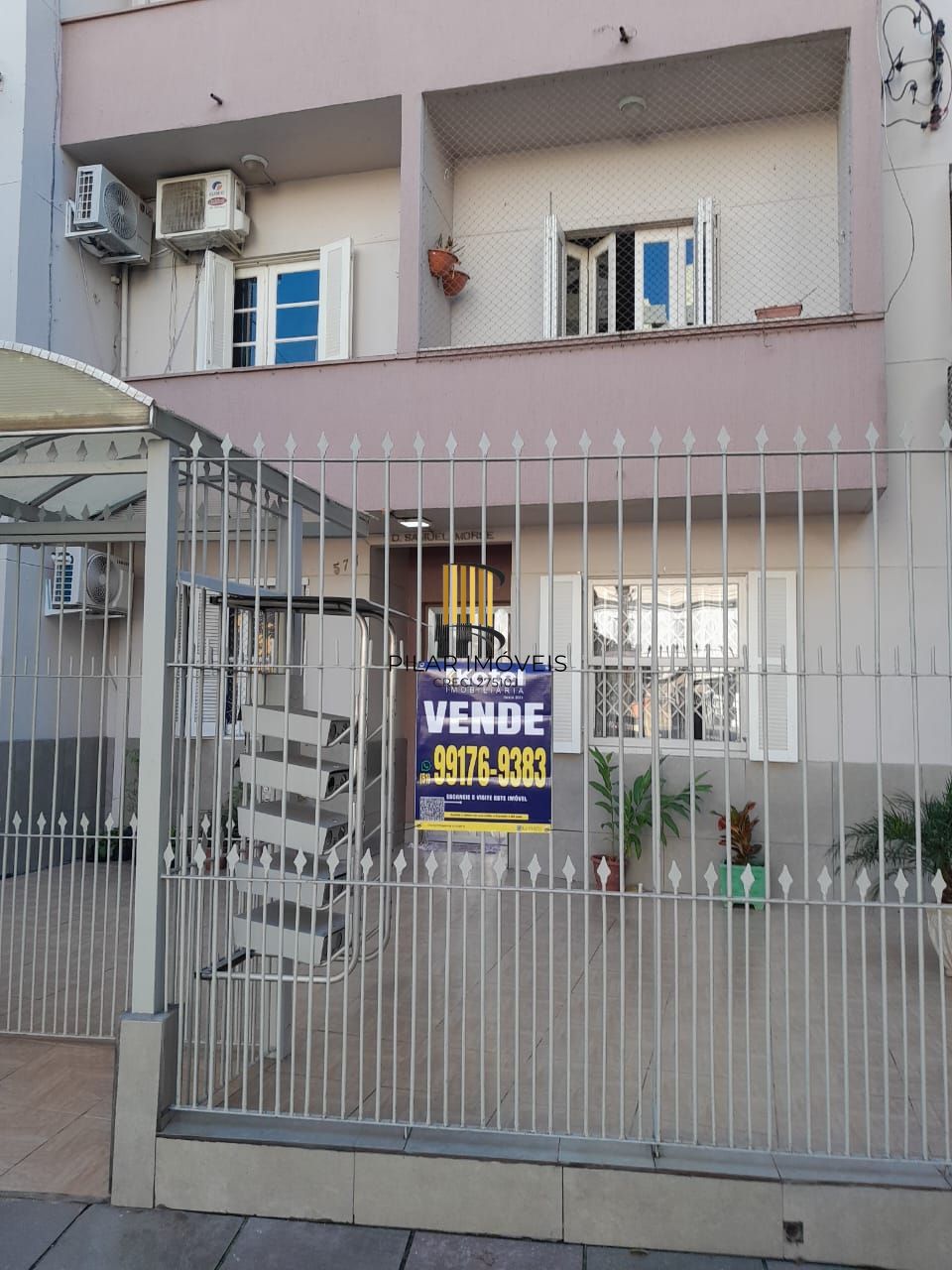 Apartamento térreo de dois quartos no bairro Santana em Porto Alegre