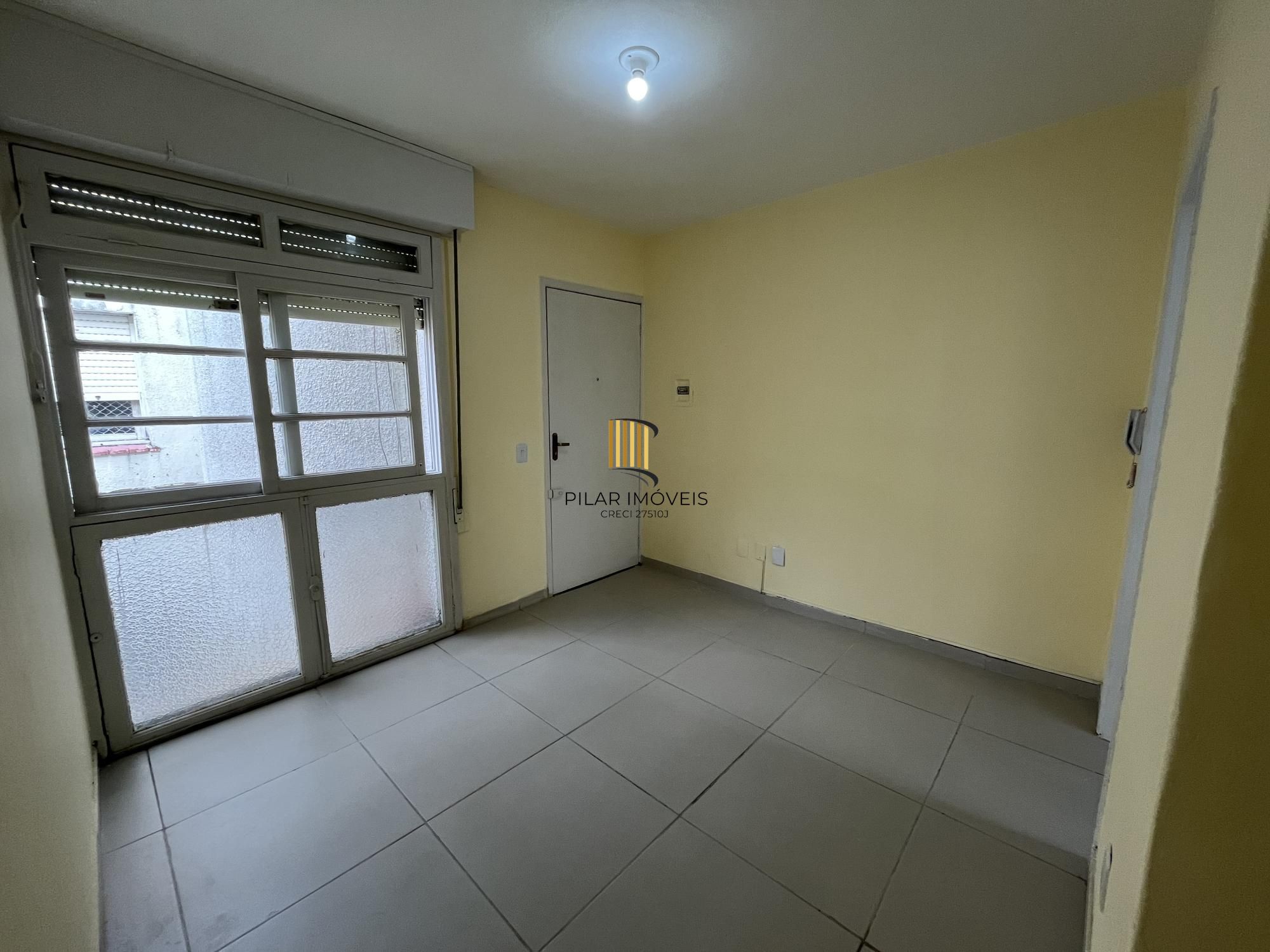 Apartamento reformado de dois quartos no bairro Petrópolis em Porto Alegre