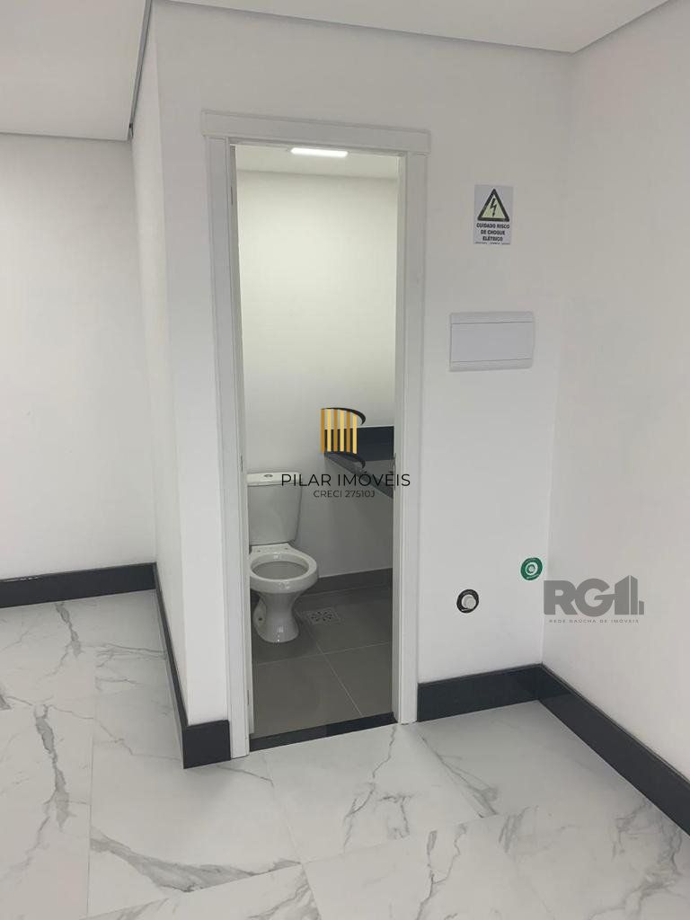 Sala comercial com 36,7 m² de área privativa e 1 vaga(s) de garagem. Localizado na Rua/Av. Doutor Nilo Peçanha, no bairro Bela Vista em Porto Alegre.
