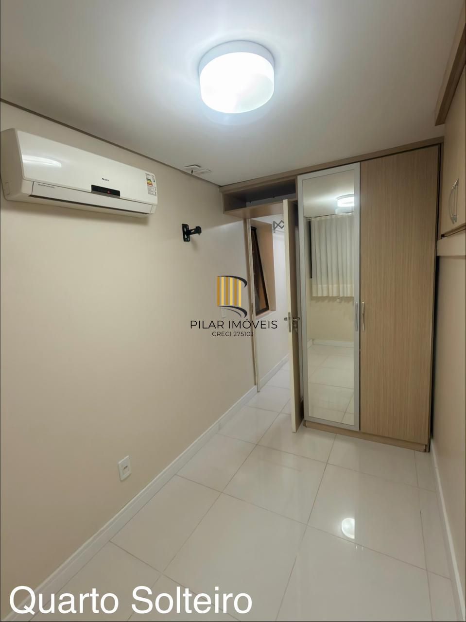 Apartamento de 2 quartos, suíte e 1 vaga de garagem no bairro Menino Deus em POA