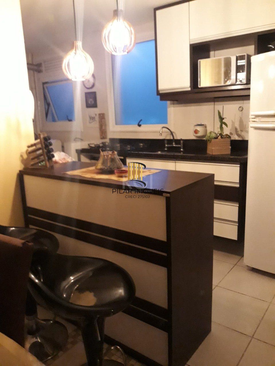 Apartamento de três dormitórios, suíte e uma vaga de garagem no bairro Cristo Redentor em Porto Alegre.