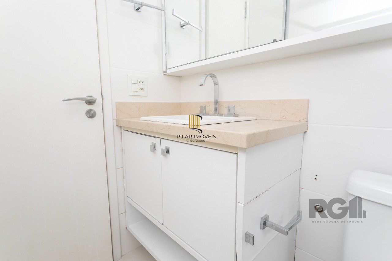 Apartamento semimobiliado e decorado no bairro Auxiliadora, com 91 m²