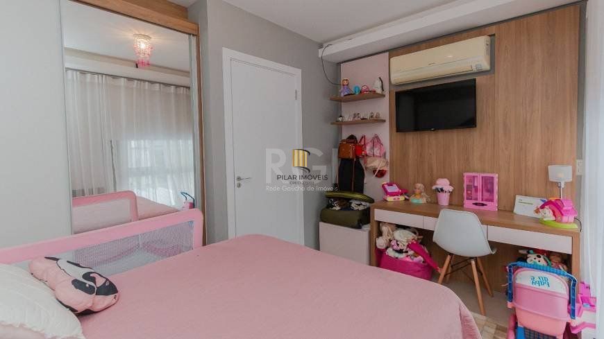 Apartamento de 3 dormitórios e 1 suíte no bairro Floresta em Porto Alegre