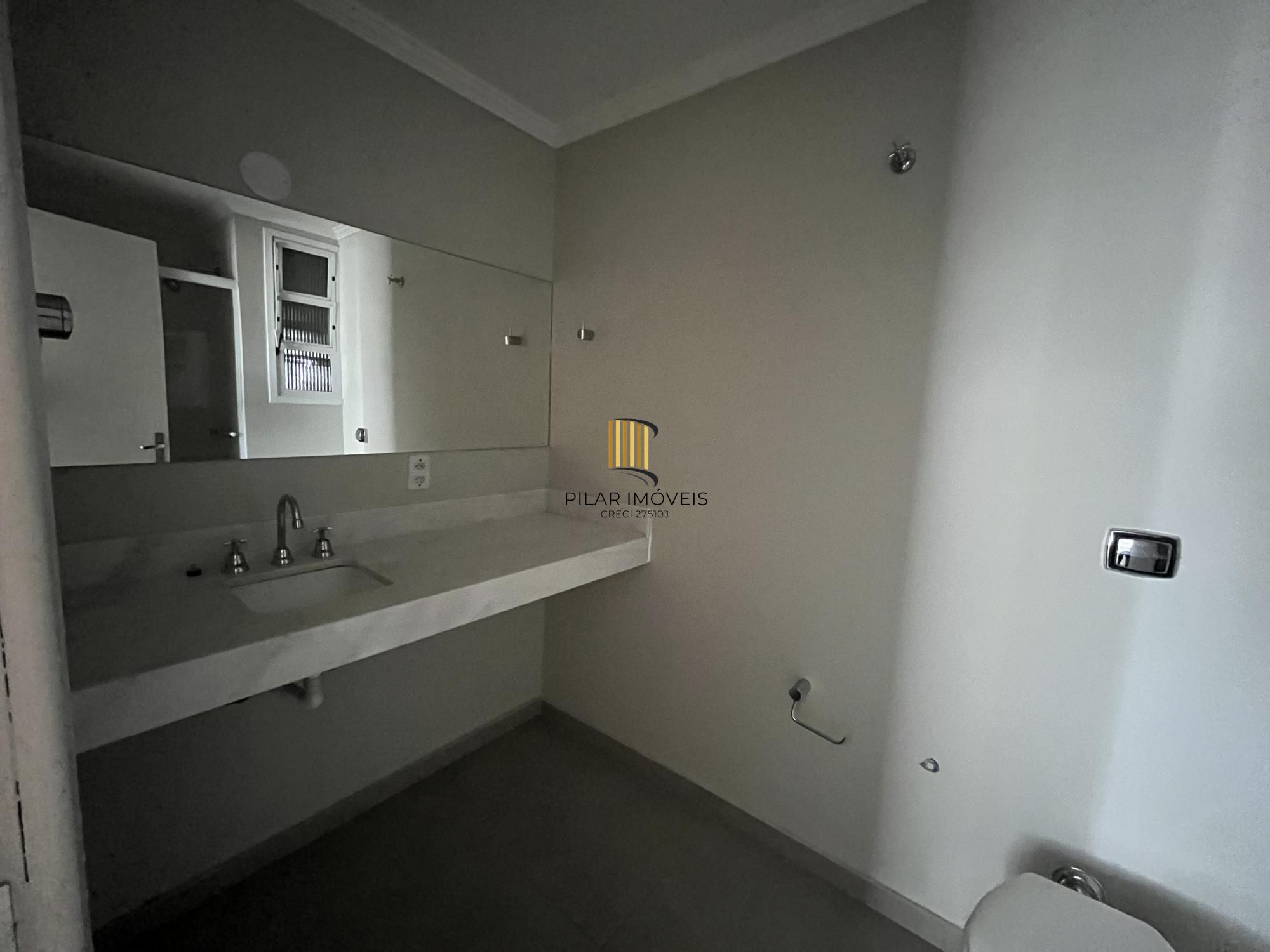 Apartamento de 3 quartos, suíte e 1 vaga de garagem no bairro Menino Deus em POA