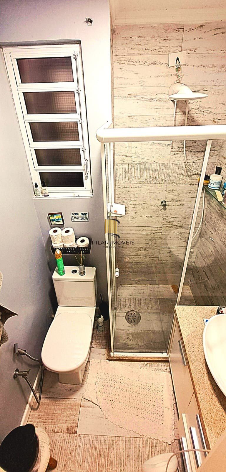Apartamento de dois quartos e uma vaga de garagem no bairro Menino Deus