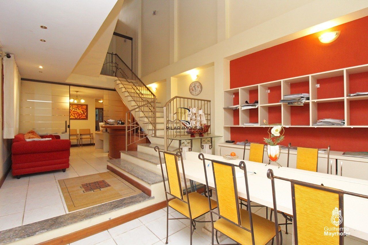 Casa para Venda - 347m², 5 dormitórios, sendo 2 suites, 3 vagas - São João