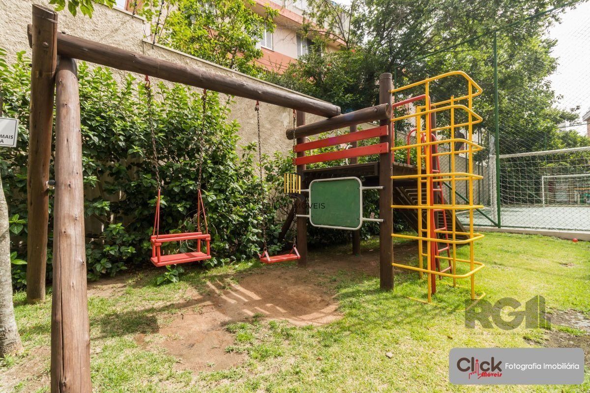 Vende apartamento de 3 quartos, sendo 1 suíte, mobiliado, 1 vaga coberta e escriturada, no Jardim Lindóia - Porto Alegre