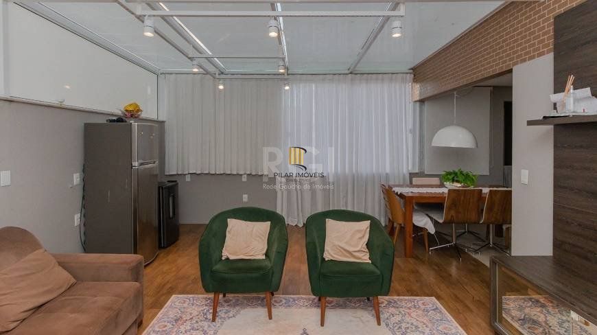 Apartamento de 3 dormitórios e 1 suíte no bairro Floresta em Porto Alegre