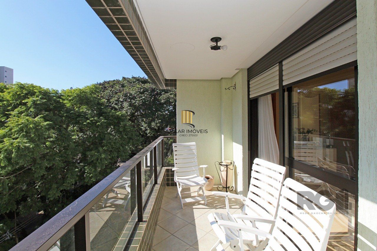 Apartamento de 3 dormitórios, suíte e 2 vagas de garagem no bairro Petrópolis em Porto Alegre