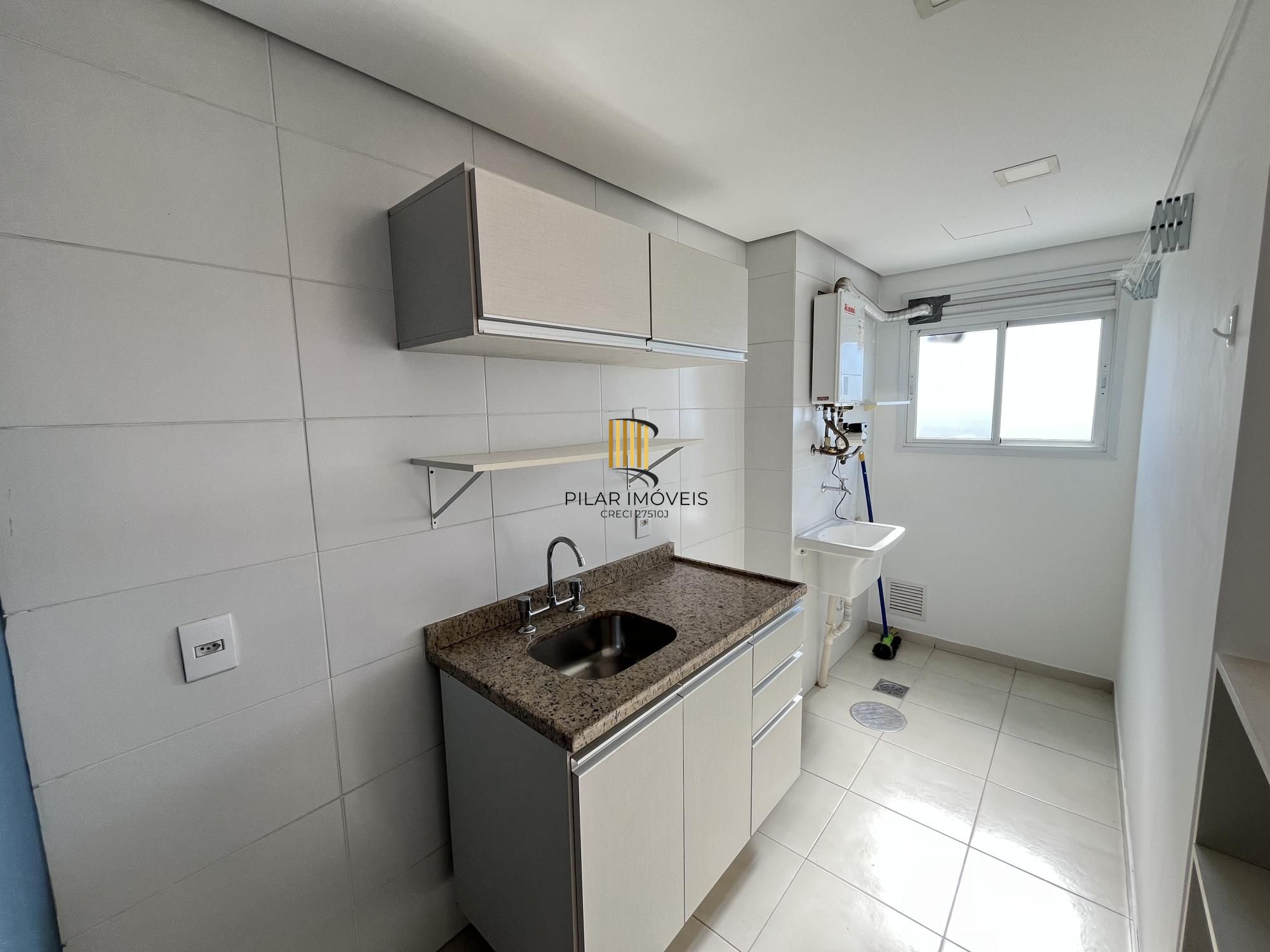 Apartamento de 2 dormitórios, suíte e 1 vaga de garagem no bairro Passo da Areia