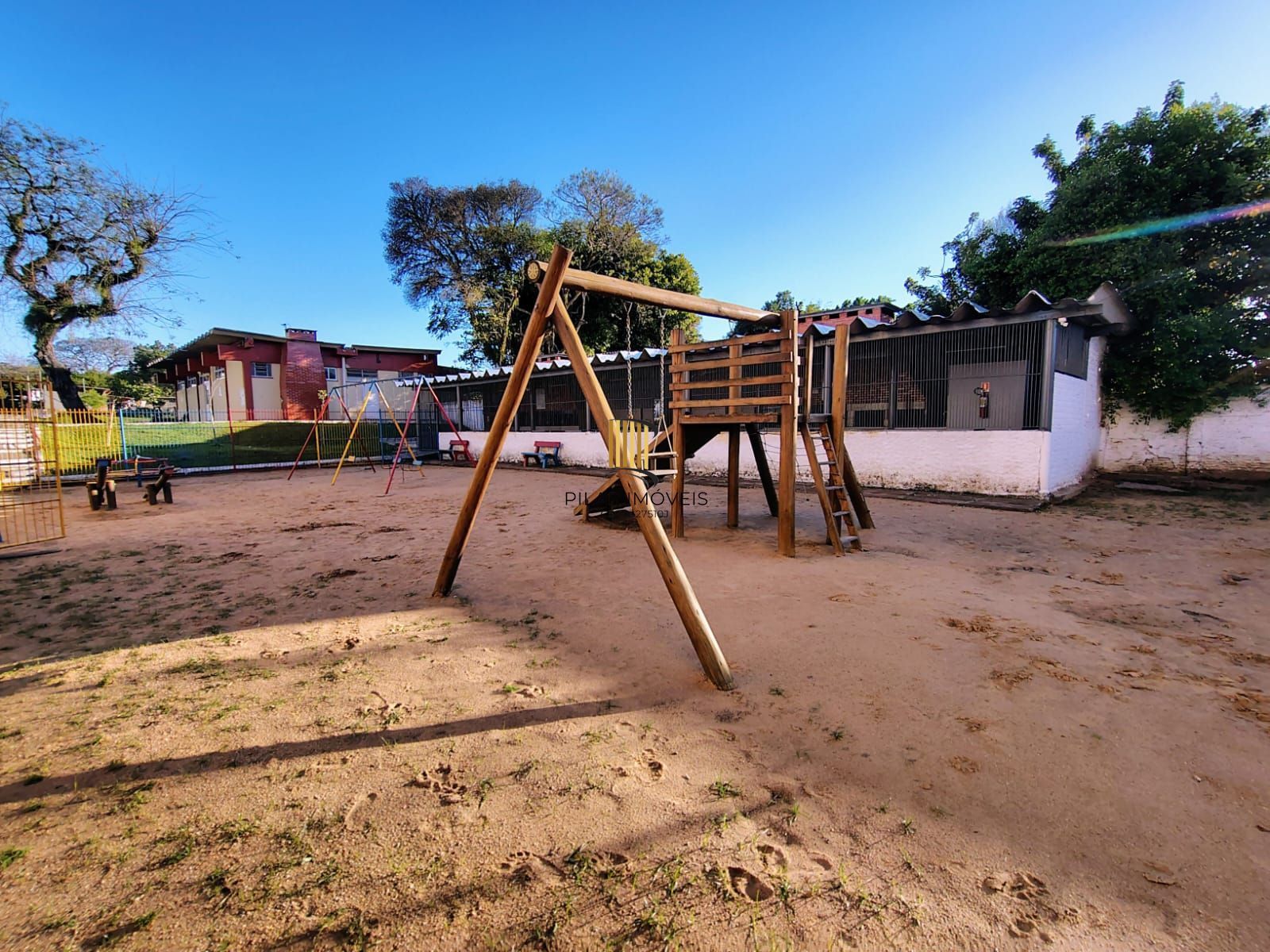 Apartamento de três quartos e uma vaga de garagem rotativa