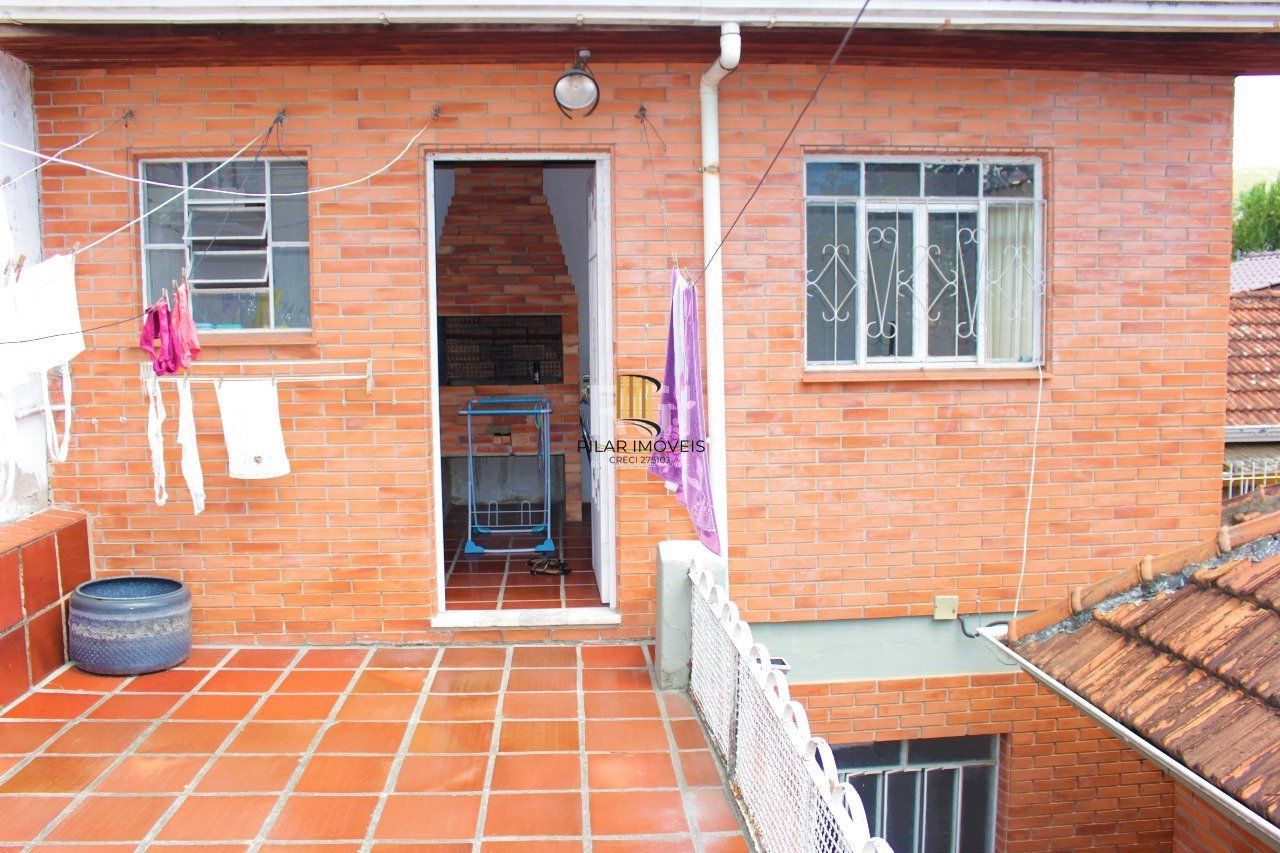 Casa para Venda - 208m², 3 dormitórios, 1 vaga - Partenon