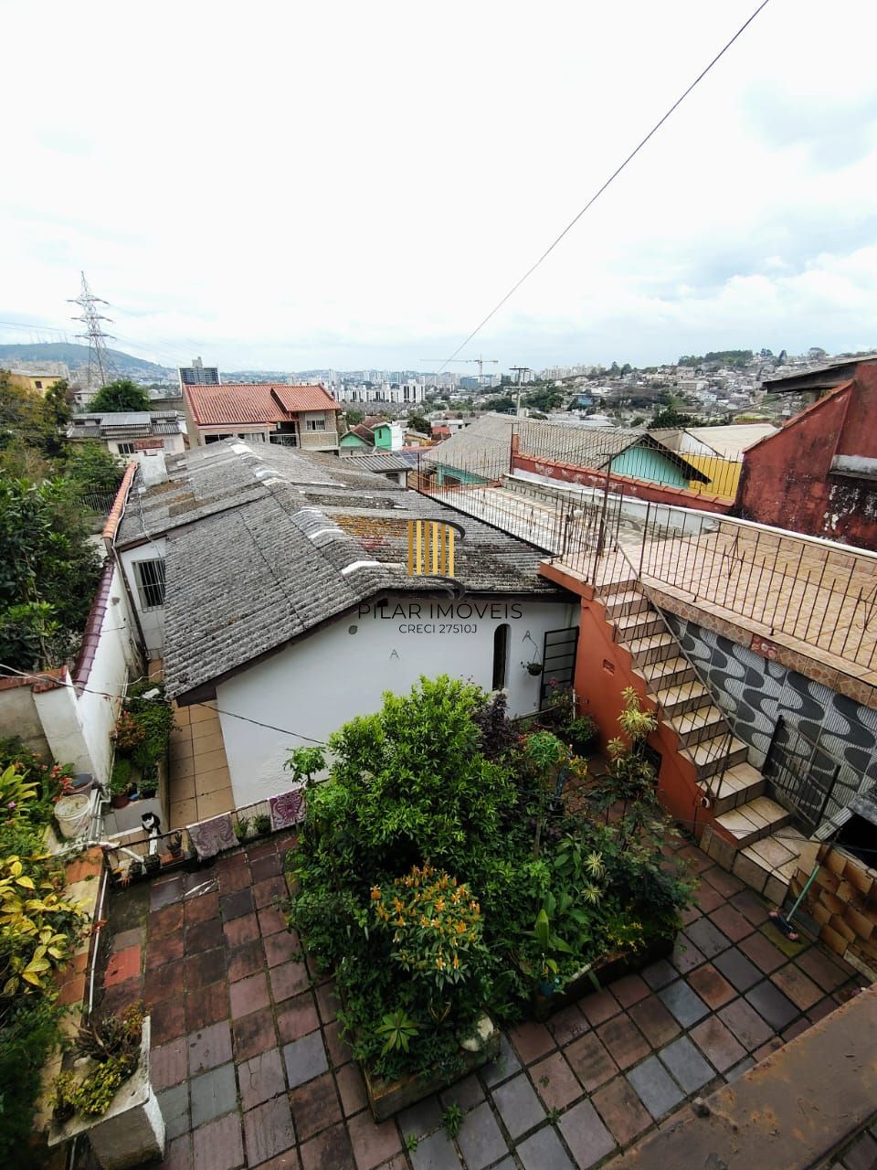 Casa 3 dormitórios e 3 vagas de garagem.