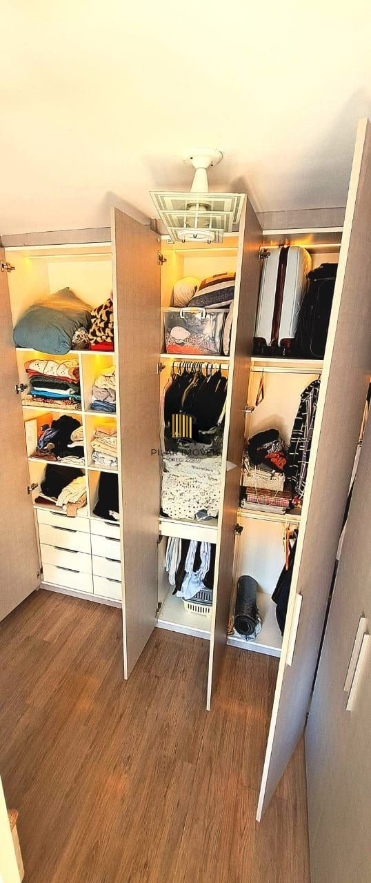 Apartamento de dois quartos e uma vaga de garagem no bairro Menino Deus