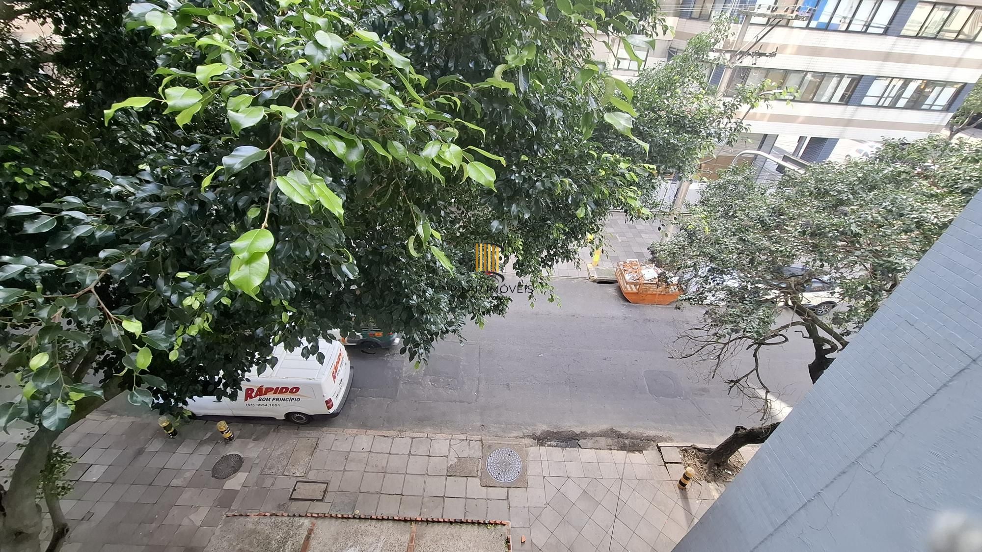 Apartamento 1 dormitório de frente na Lima e Silva próximo à André da Rocha