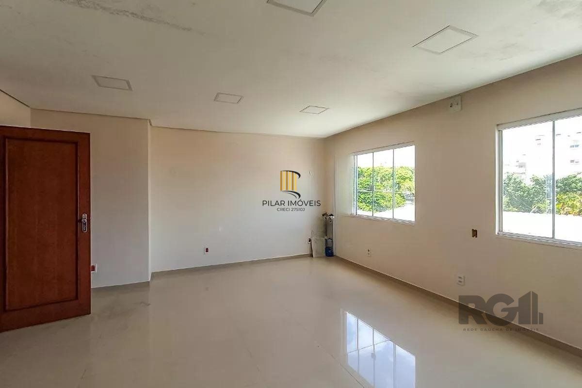 Apartamento amplo com dois dormitórios no bairro Rio Branco  em Porto Alegre. 