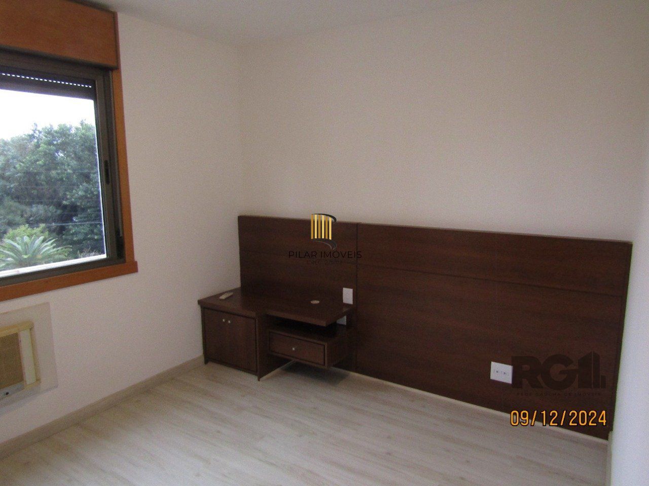 Apartamento de três dormitórios, suíte e duas vagas de garagem no bairro Higienópolis em Porto Alegre.