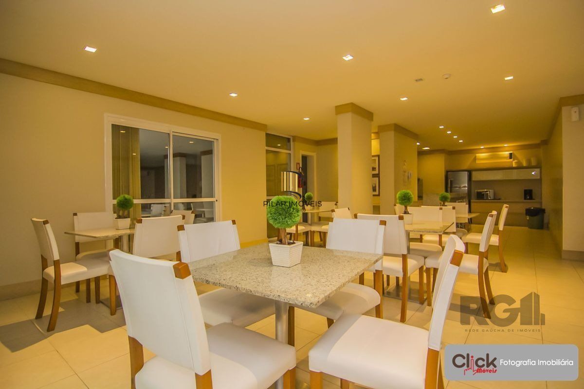 Vende Excelente Apartamento no Bairro Passo da Areia - Porto Alegre