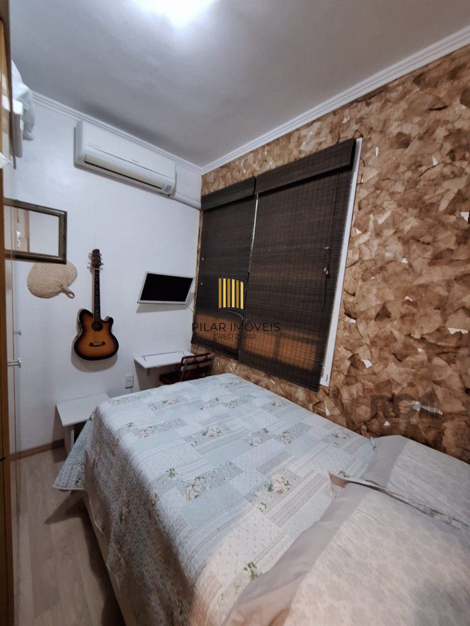 Apartamento de quatro dormitórios e uma vaga de garagem no bairro Bom Fim em Porto Alegre.