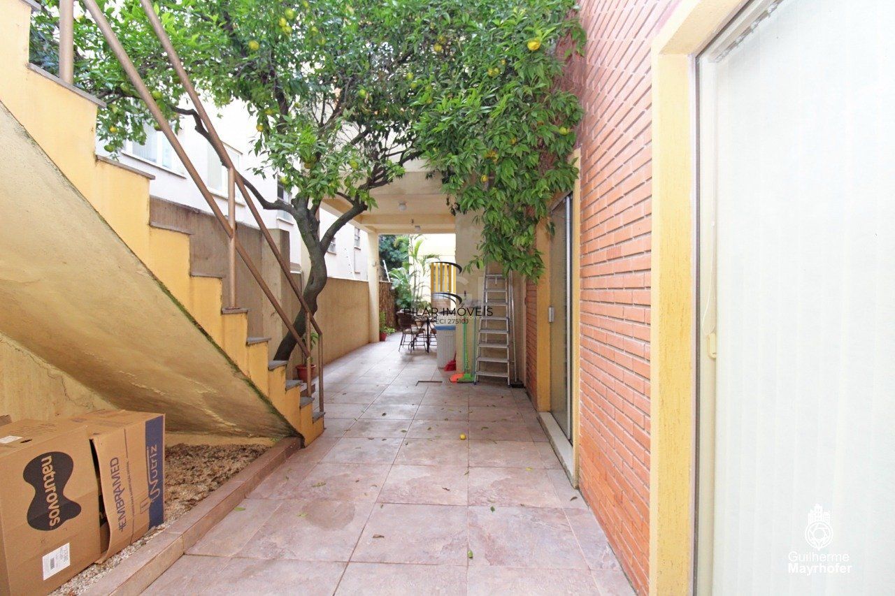 Casa para Venda - 347m², 5 dormitórios, sendo 2 suites, 3 vagas - São João
