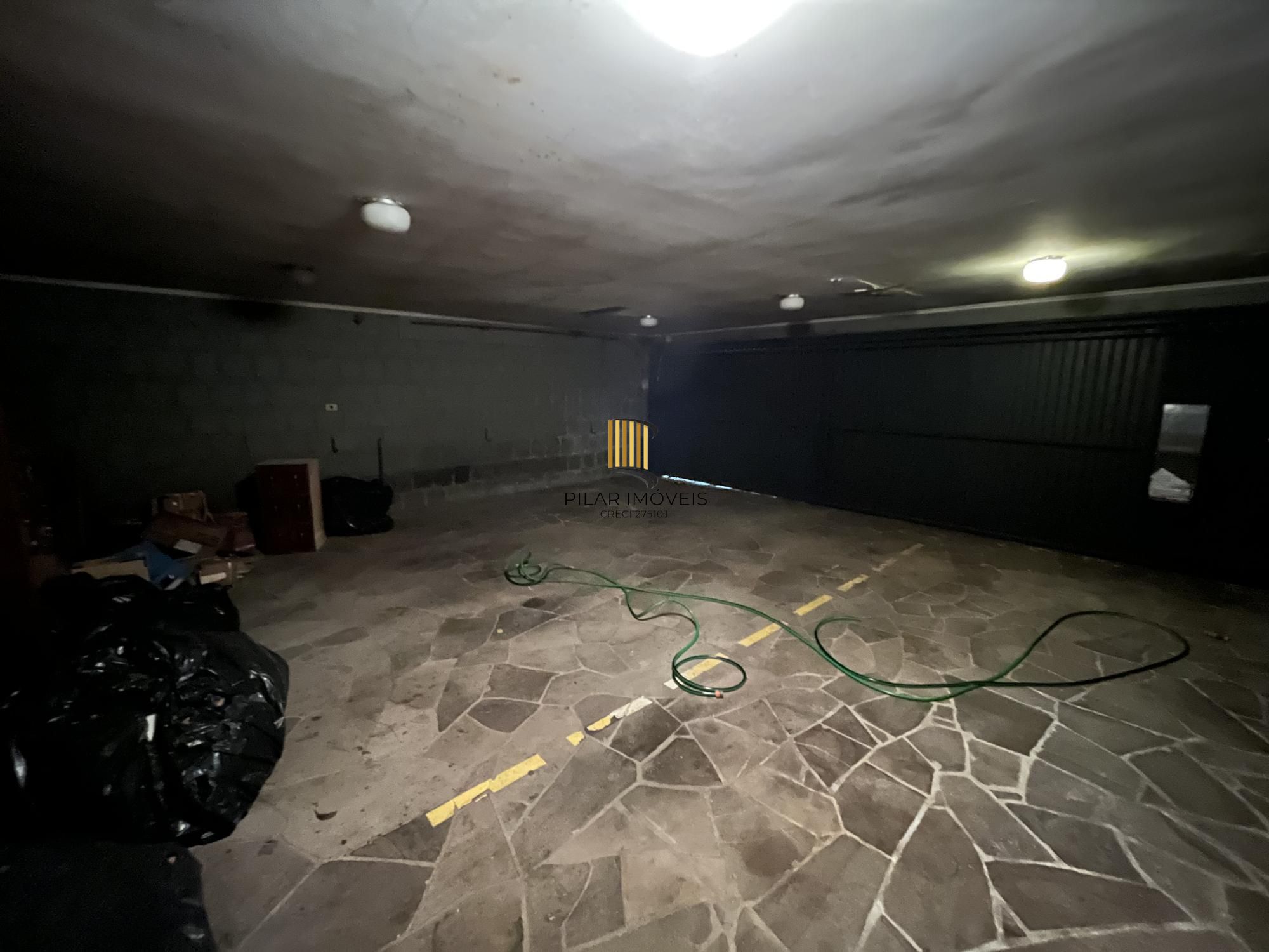 Casa de 4 quartos, 2 suítes e 2 vagas de garagem no bairro Boa Vista em POA
