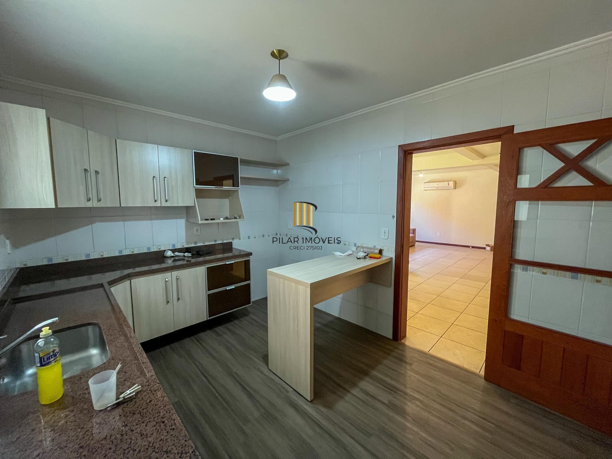 Casa de 3 dormitórios e 1 suíte no bairro Menino Deus em Porto Alegre
