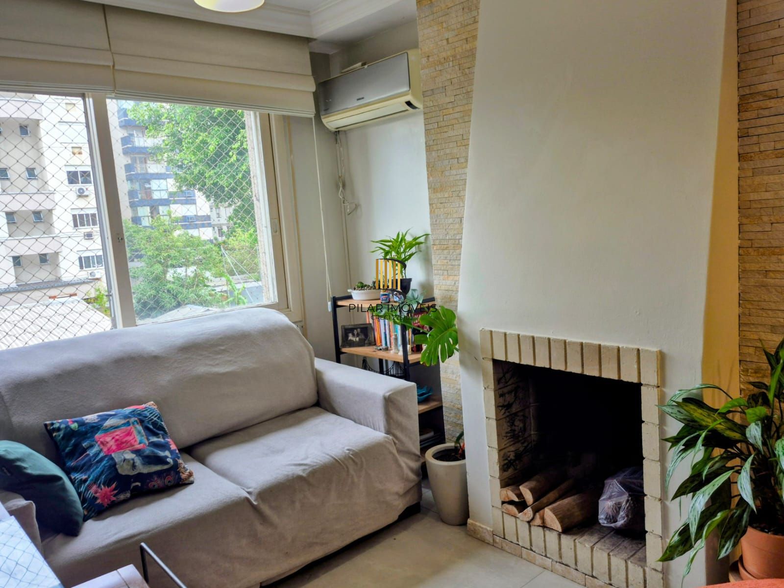 Apartamento de dois dormitórios e uma vaga de garagem no bairro Santana