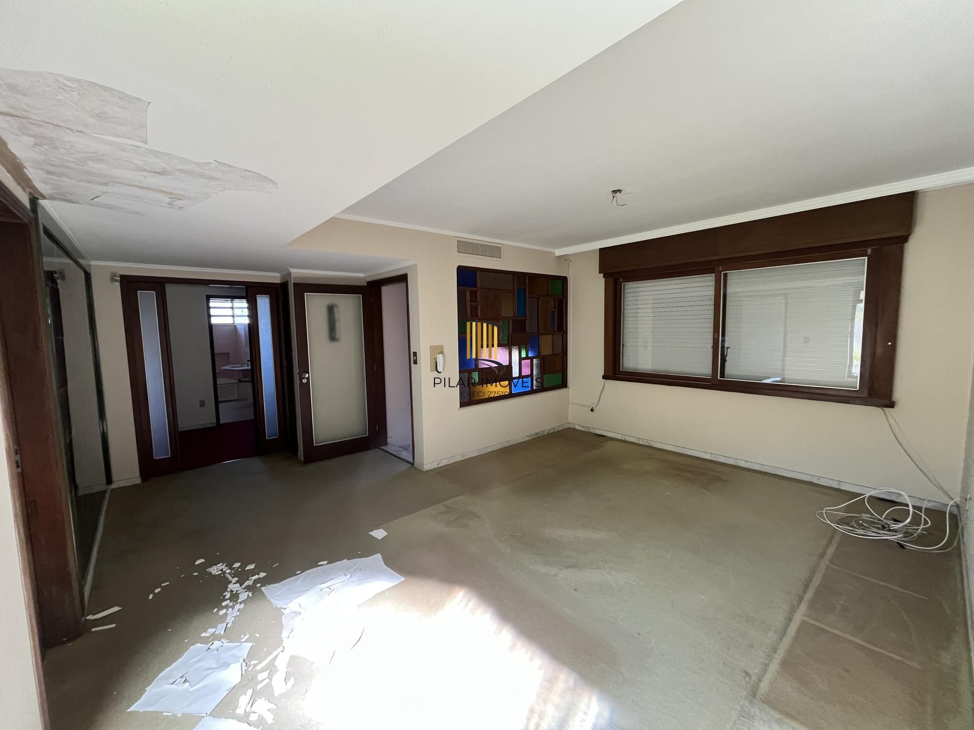 Casa de 4 quartos, 2 suítes e 2 vagas de garagem no bairro Boa Vista em POA